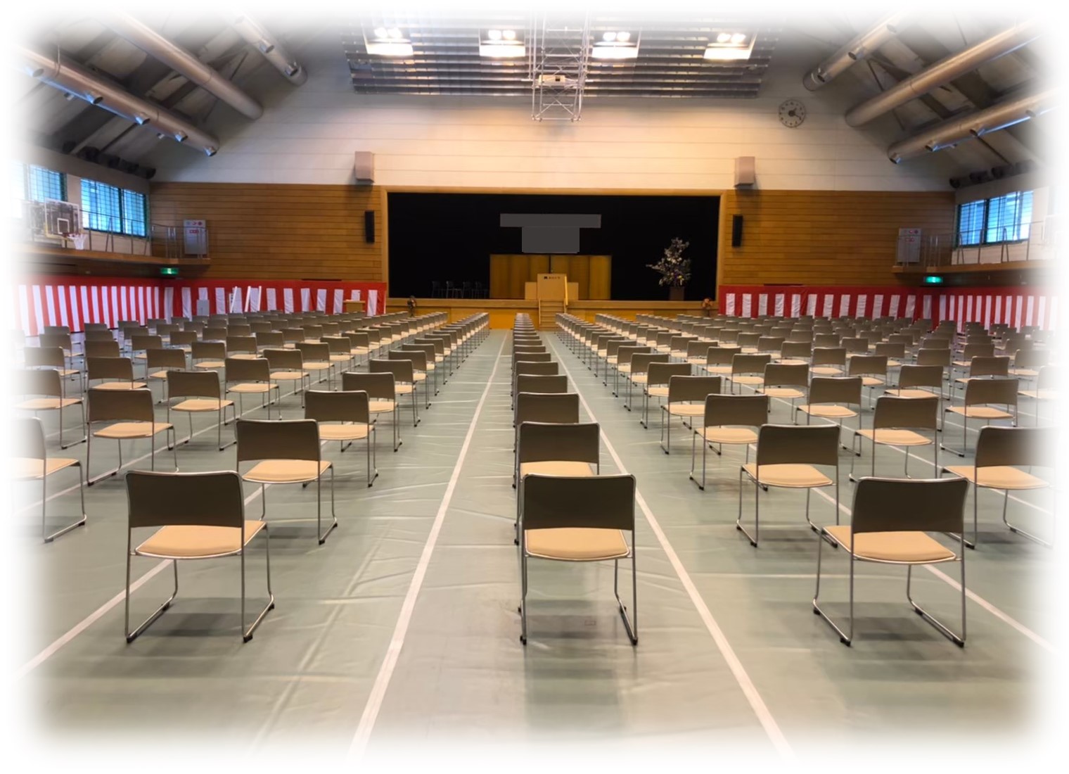 大学　卒業式・入学式　パイプ椅子レンタル・シート敷き・紅白幕・金屏風